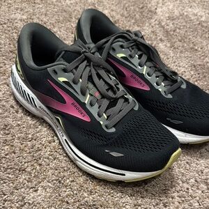 Brooks Women's Adrenaline 23 Running Shoes